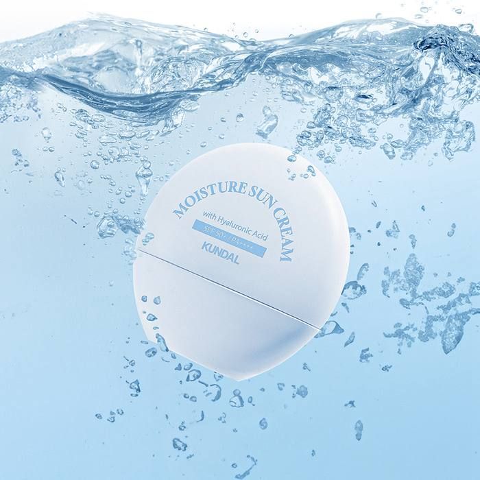 Купити Зволожуючий сонцезахисний крем для обличчя Kundal Moisture Sun Cream With Hyaluronic Acid SPF50+ PA+++ на Elune.com.ua