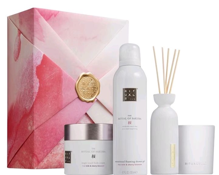 Купити Набір Ritual The Ritual Of Sakura (sh/gel 200ml + b/cr 200ml + candle 140gr+ Aroma diffuser 70ml) на Elune.com.ua